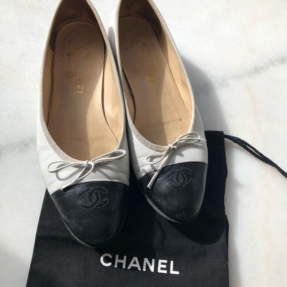 Authentic classic Chanel flats black/white 39.5
